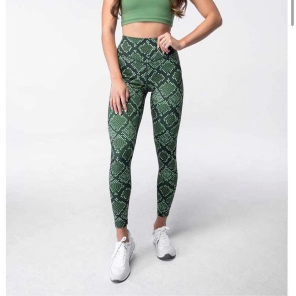 Balance Athletica The Ascend Pant Viper Green snakeskin print leggings medium